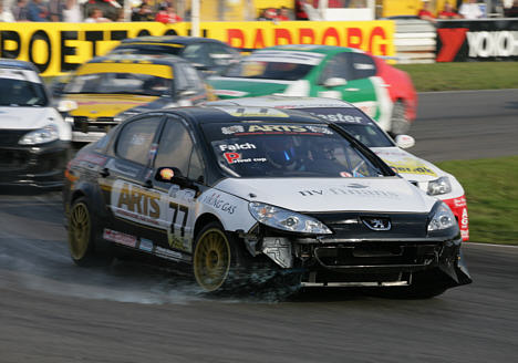 Da 'vandet gik' på David Falchs racer, var finaleløbet slut for hans vedkomne.